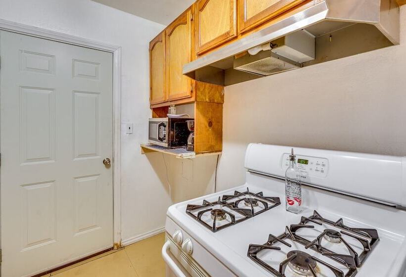 Los Angeles Vacation Rental: 9 Mi To Downtown!