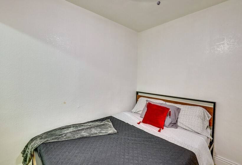 Los Angeles Vacation Rental: 9 Mi To Downtown!