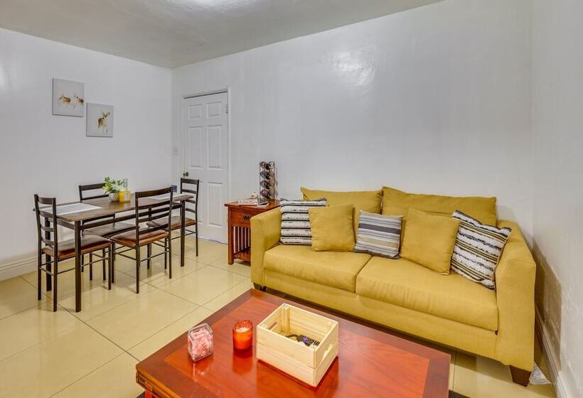 Los Angeles Vacation Rental: 9 Mi To Downtown!