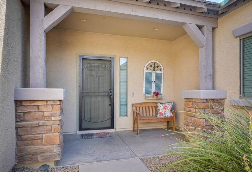 Luxe Surprise Home: Pool, Putting Green & Hot Tub!