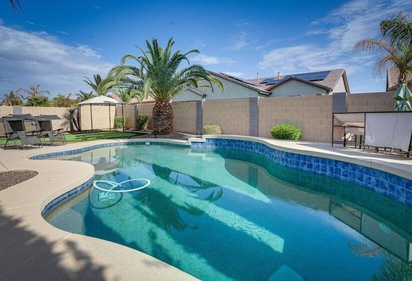 Luxe Surprise Home: Pool, Putting Green & Hot Tub!