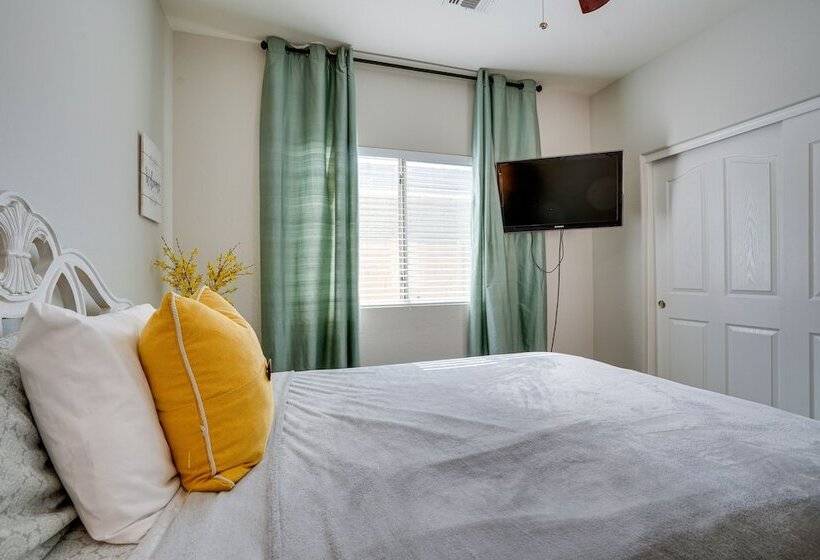 Luxe Surprise Home: Pool, Putting Green & Hot Tub!