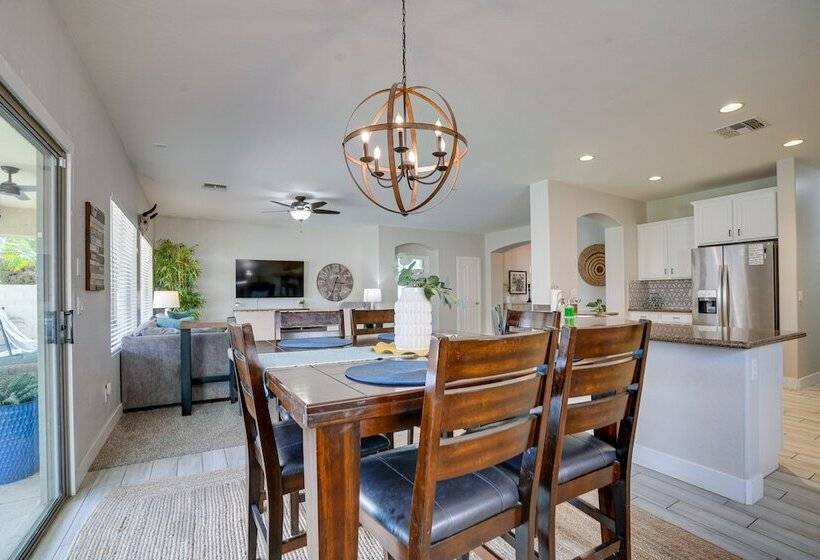 Luxe Surprise Home: Pool, Putting Green & Hot Tub!