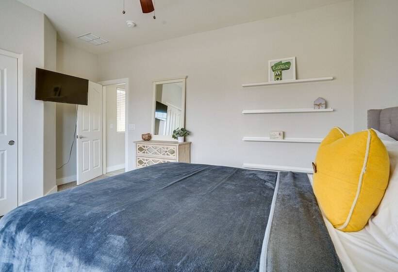 Luxe Surprise Home: Pool, Putting Green & Hot Tub!