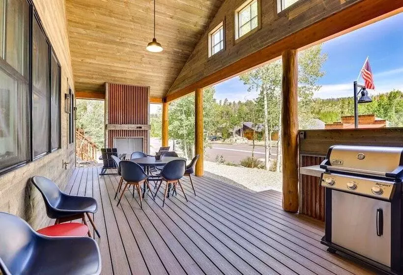 Mountain Views: Luxurious Grand Lake Escape!