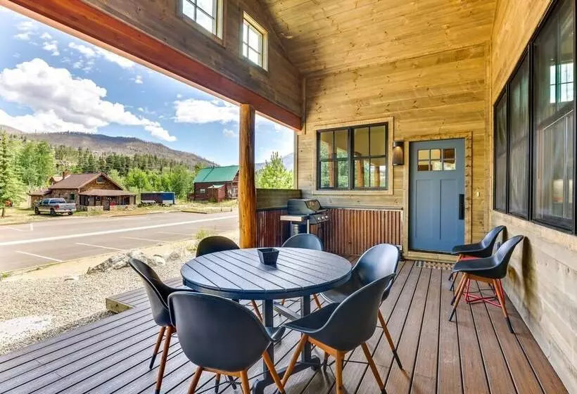 Mountain Views: Luxurious Grand Lake Escape!