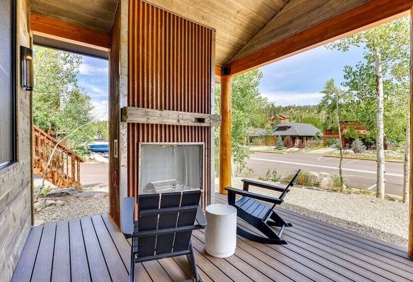 Mountain Views: Luxurious Grand Lake Escape!