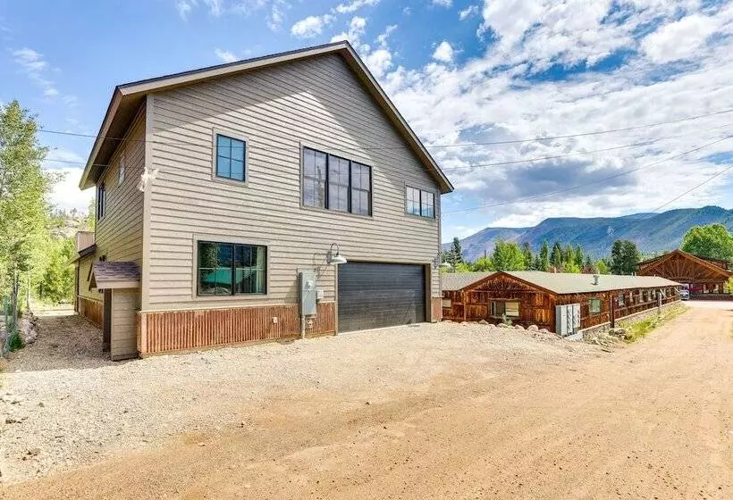 Mountain Views: Luxurious Grand Lake Escape!