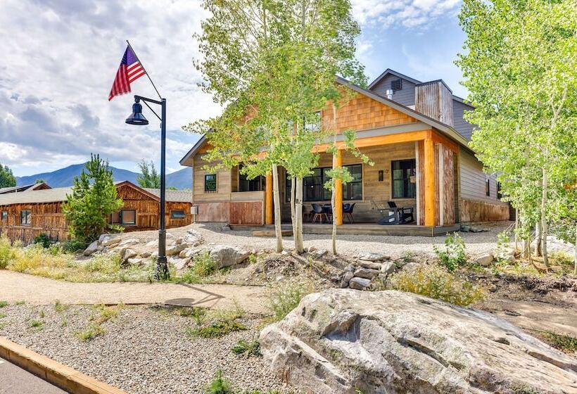 Mountain Views: Luxurious Grand Lake Escape!