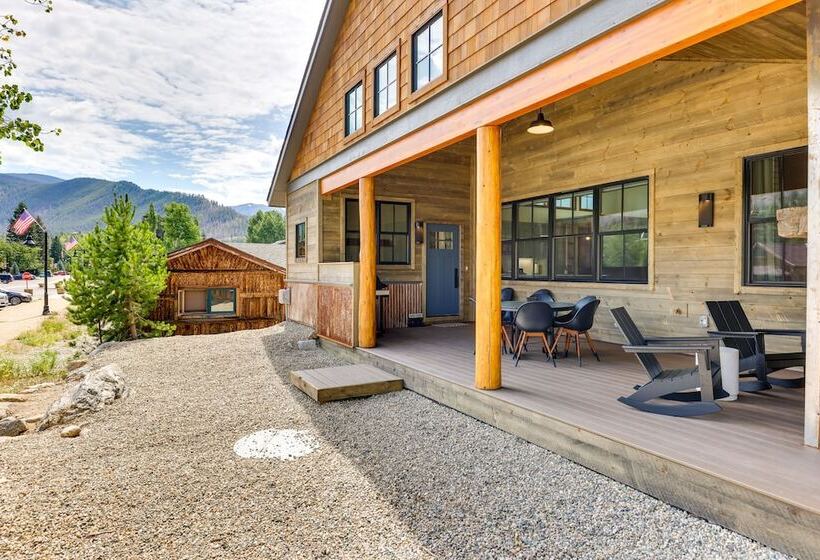 Mountain Views: Luxurious Grand Lake Escape!