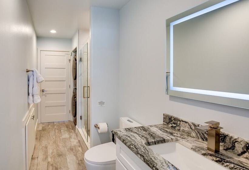 Mckinney Ranch Home W/ Patios + Lake View!