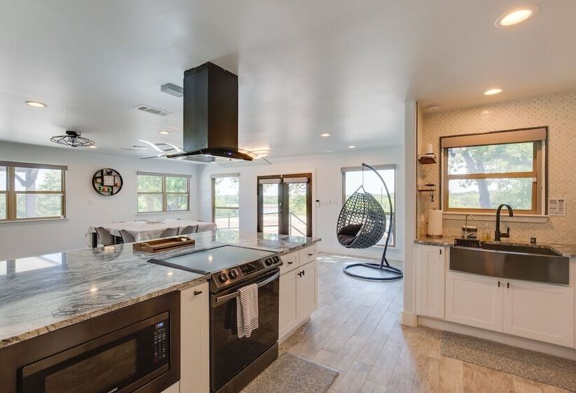 Mckinney Ranch Home W/ Patios + Lake View!