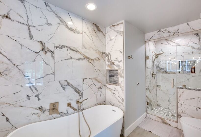 Mckinney Ranch Home W/ Patios + Lake View!