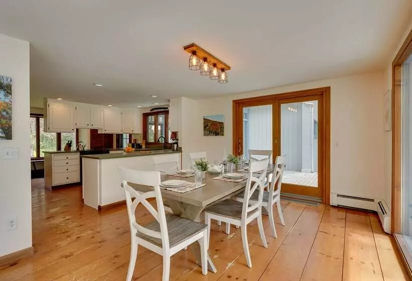 Mendon Home W/ Hot Tub, Fire Pit & Near Skiing!