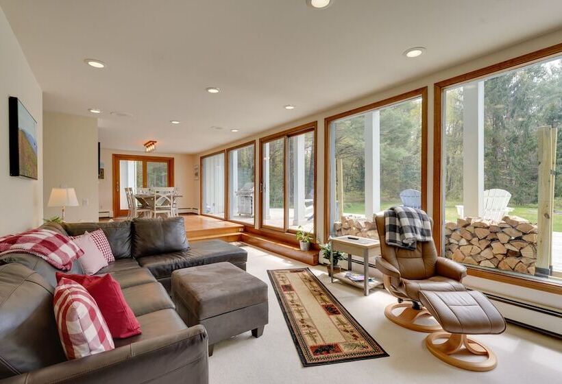 Mendon Home W/ Hot Tub, Fire Pit & Near Skiing!