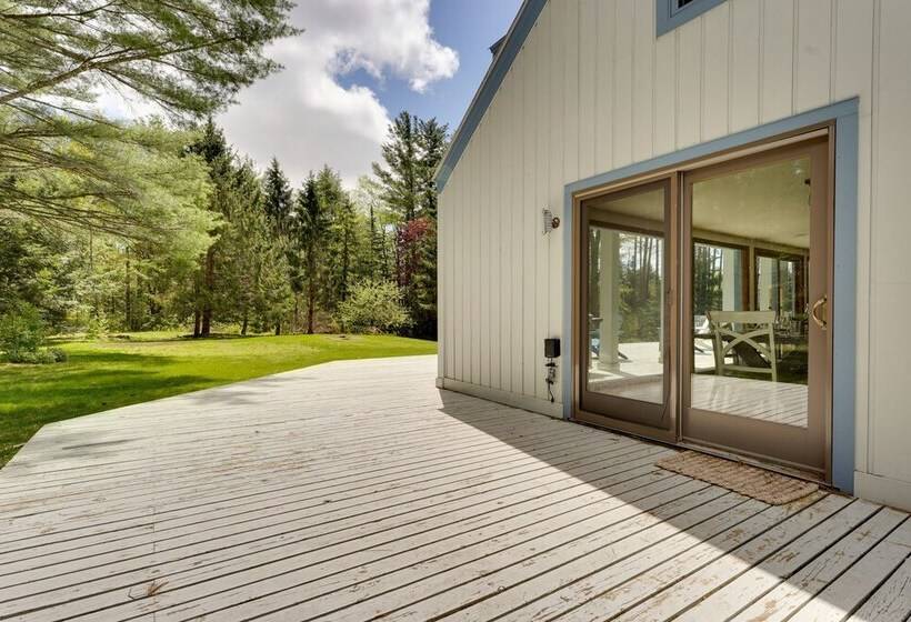 Mendon Home W/ Hot Tub, Fire Pit & Near Skiing!