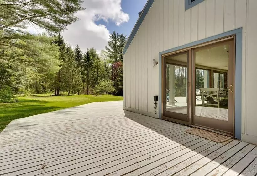 Mendon Home W/ Hot Tub, Fire Pit & Near Skiing!