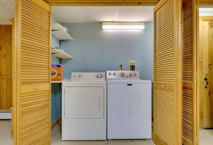 Mendon Home W/ Hot Tub, Fire Pit & Near Skiing!