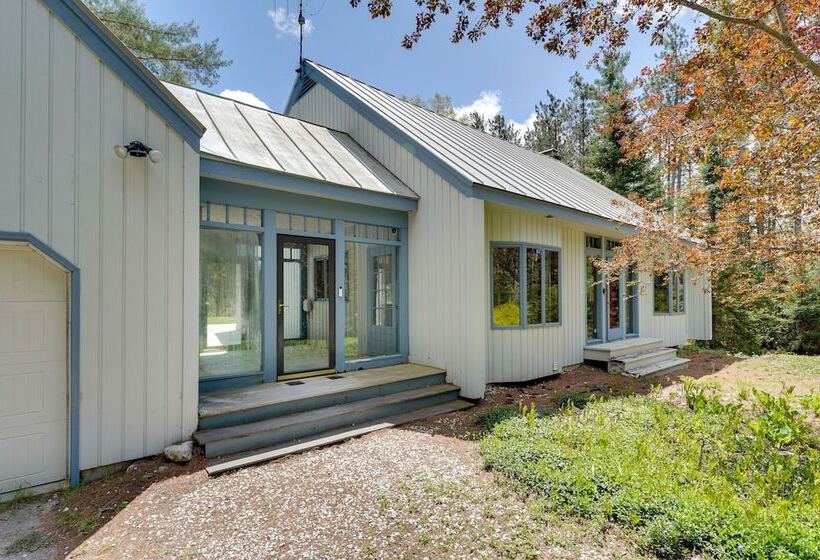 Mendon Home W/ Hot Tub, Fire Pit & Near Skiing!