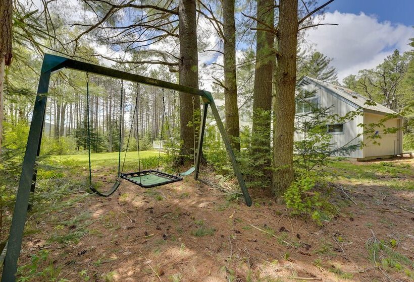 Mendon Home W/ Hot Tub, Fire Pit & Near Skiing!