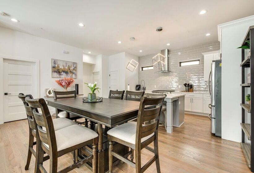 Modern Atlanta Home W/ Balcony: 2 Mi To Downtown!