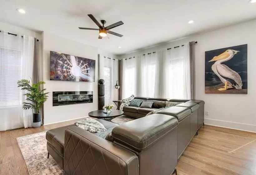 Modern Atlanta Home W/ Balcony: 2 Mi To Downtown!