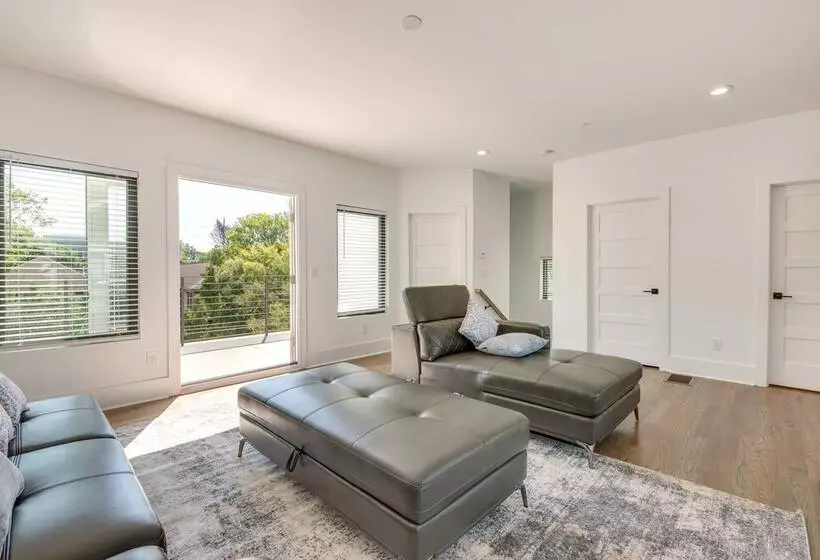 Modern Atlanta Home W/ Balcony: 2 Mi To Downtown!