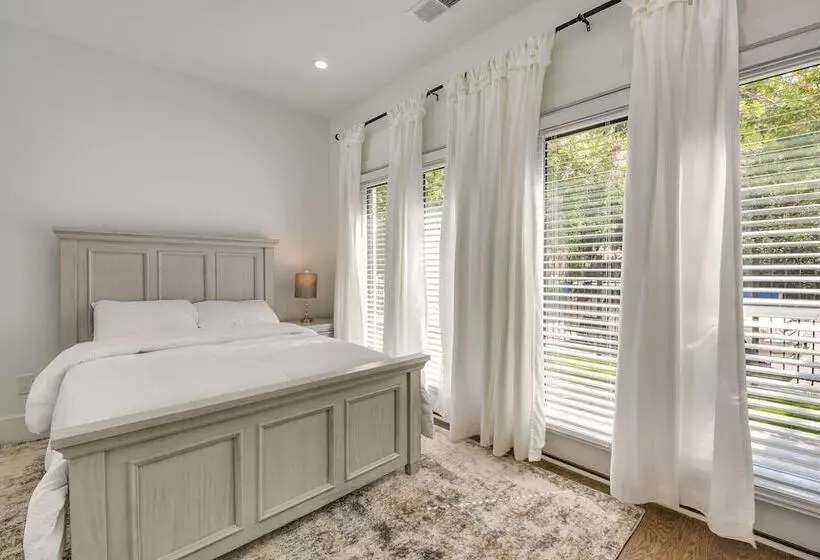 Modern Atlanta Home W/ Balcony: 2 Mi To Downtown!