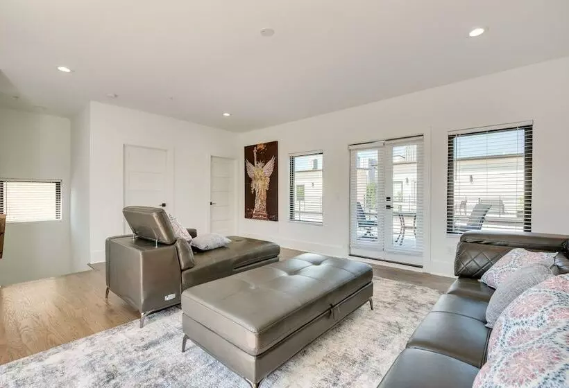 Modern Atlanta Home W/ Balcony: 2 Mi To Downtown!