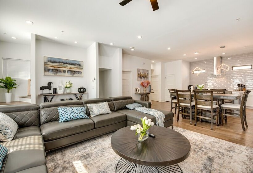 Modern Atlanta Home W/ Balcony: 2 Mi To Downtown!