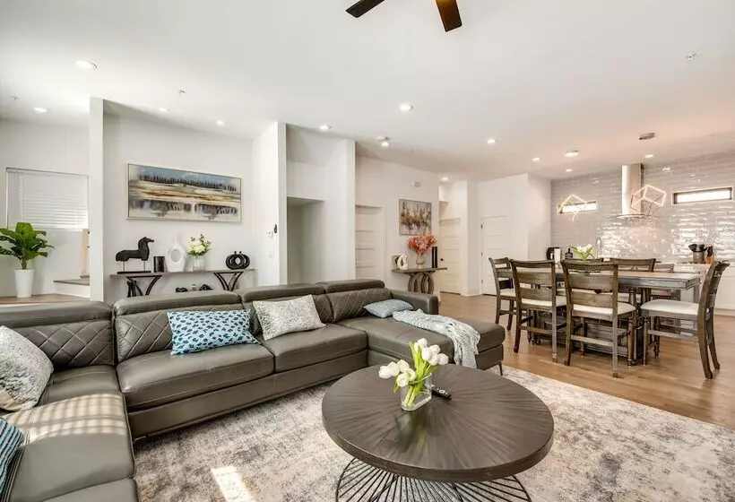 Modern Atlanta Home W/ Balcony: 2 Mi To Downtown!