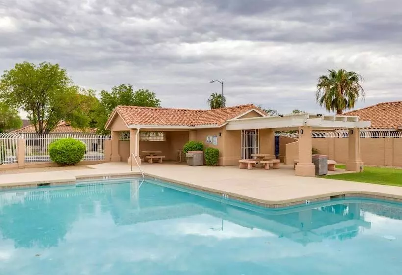 Modern Peoria Home W/ Pool Access & Private Yard!