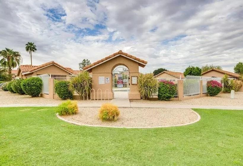 Modern Peoria Home W/ Pool Access & Private Yard!