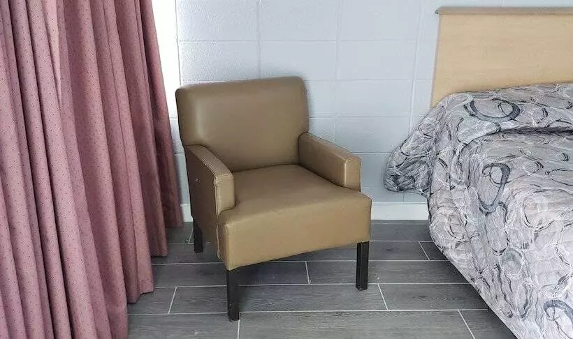 Palms By The Beach Motel