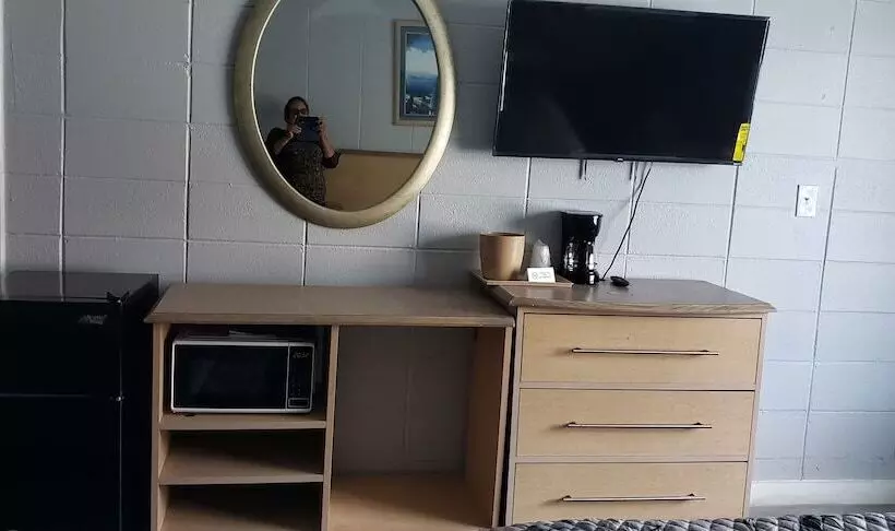 Palms By The Beach Motel