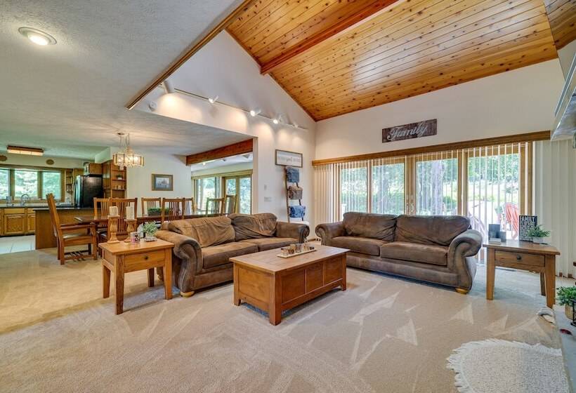 Pennsylvania Retreat W/ Sauna, Pool Table & Deck!