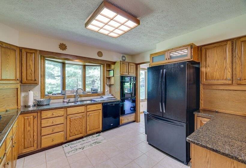 Pennsylvania Retreat W/ Sauna, Pool Table & Deck!