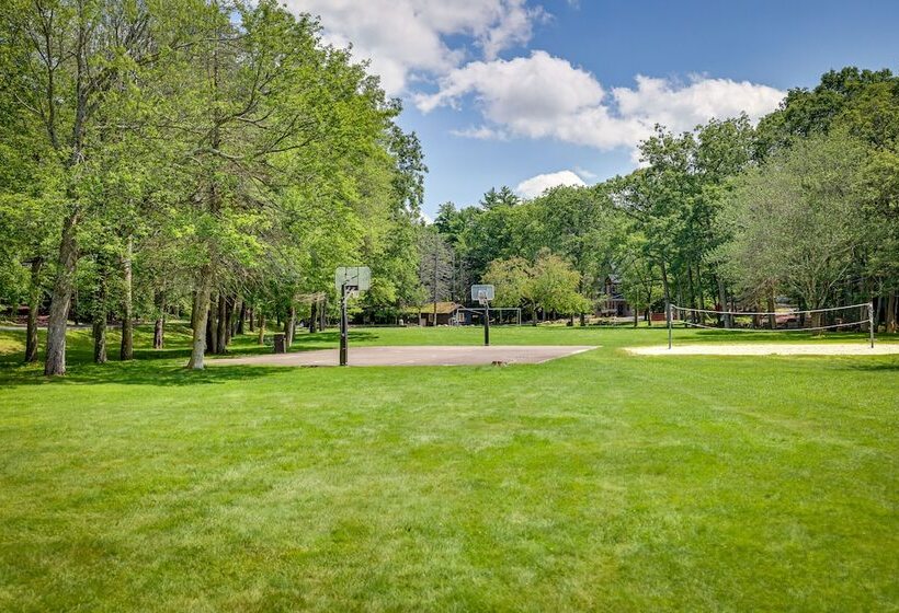 Pennsylvania Retreat W/ Sauna, Pool Table & Deck!