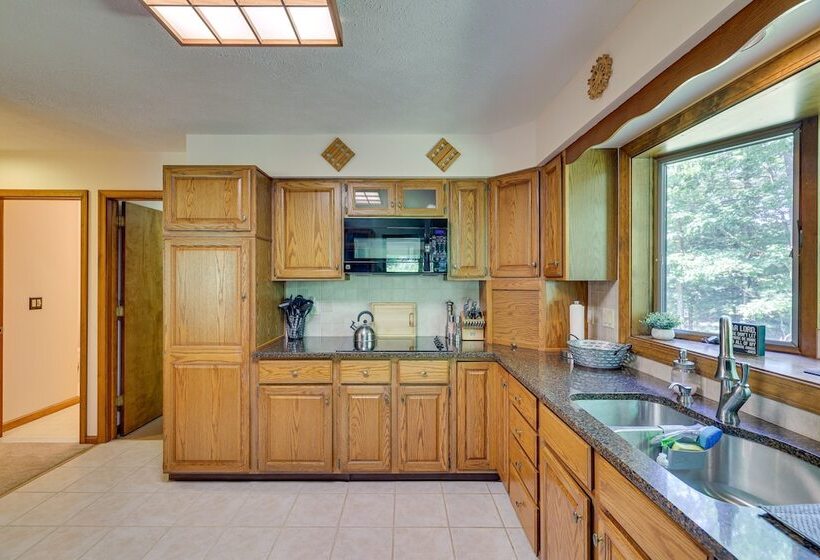 Pennsylvania Retreat W/ Sauna, Pool Table & Deck!