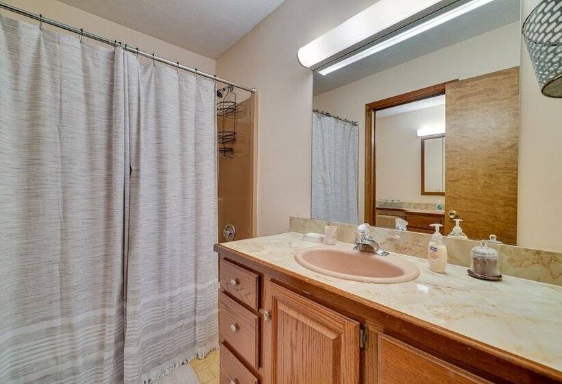 Pennsylvania Retreat W/ Sauna, Pool Table & Deck!