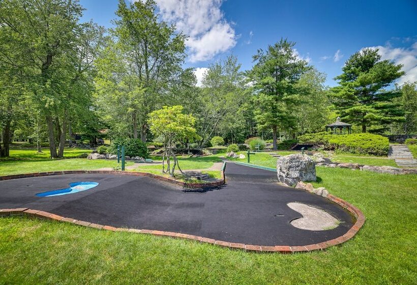 Pennsylvania Retreat W/ Sauna, Pool Table & Deck!