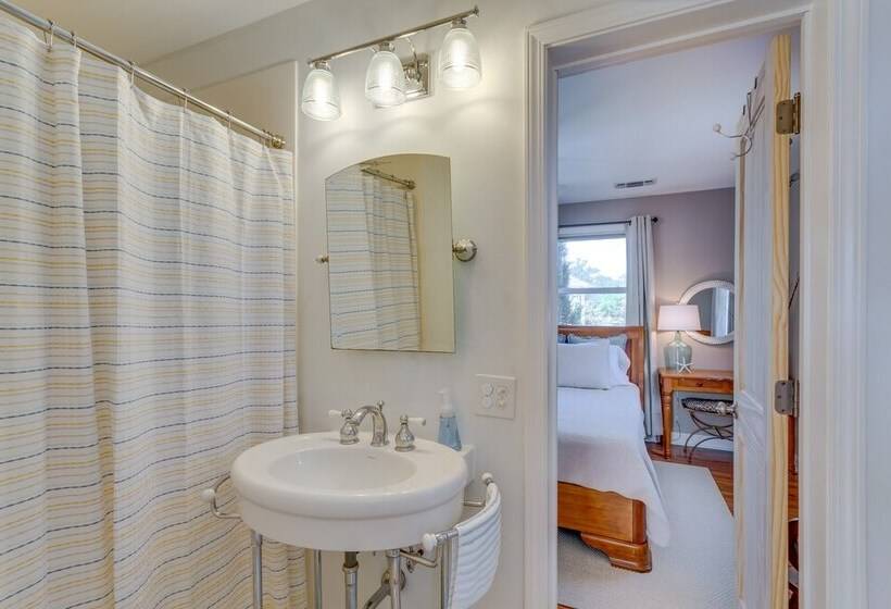 Pensacola Paradise: Furnished Deck & Gas Grill!