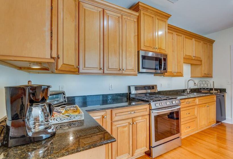 Pensacola Paradise: Furnished Deck & Gas Grill!