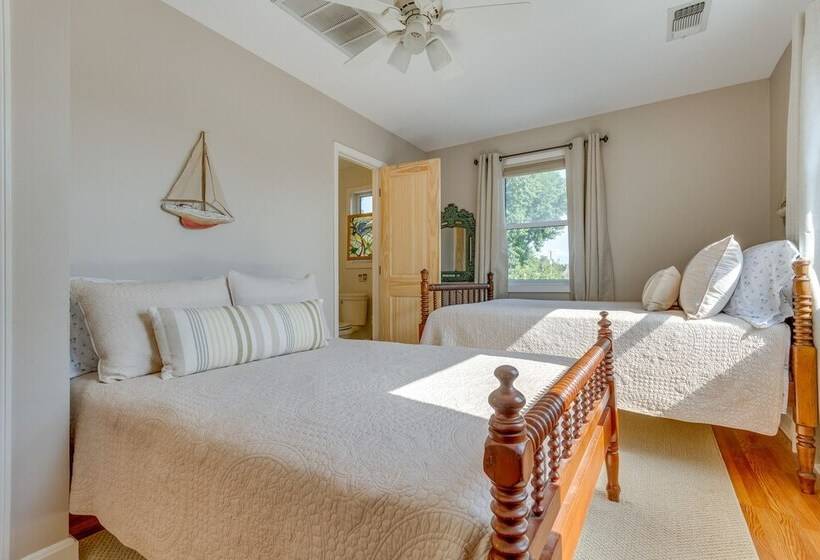 Pensacola Paradise: Furnished Deck & Gas Grill!