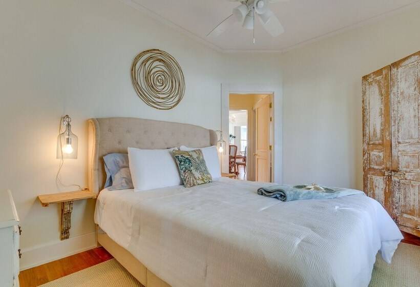 Pensacola Paradise: Furnished Deck & Gas Grill!