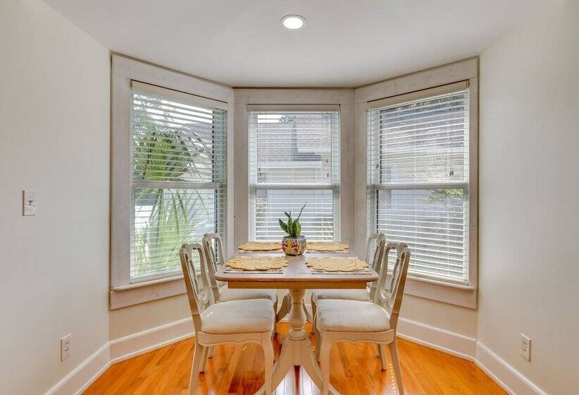 Pensacola Paradise: Furnished Deck & Gas Grill!