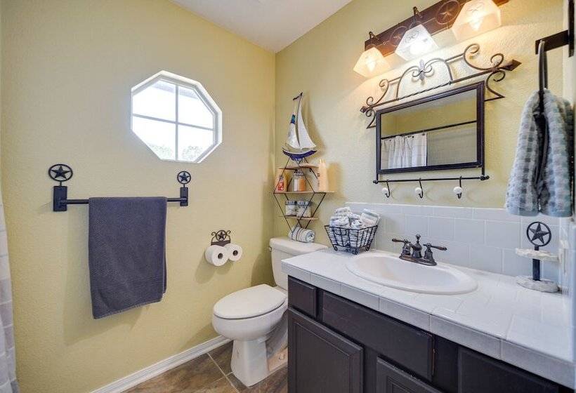 Pet Friendly New Braunfels Home W/ Game Room!