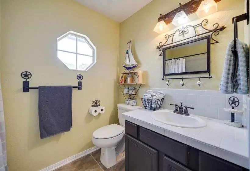 Pet Friendly New Braunfels Home W/ Game Room!