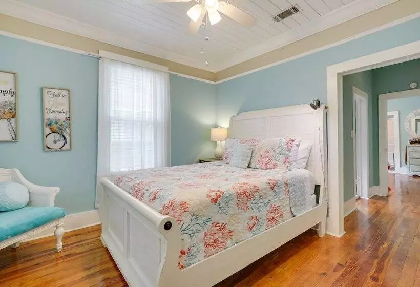 Pet Friendly St Augustine Home: Steps To Downtown!