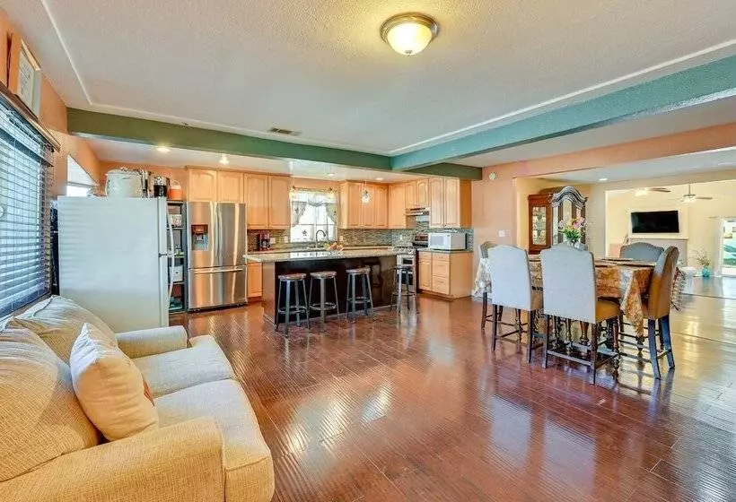 Spring Valley Family Home: 13 Mi To San Diego!